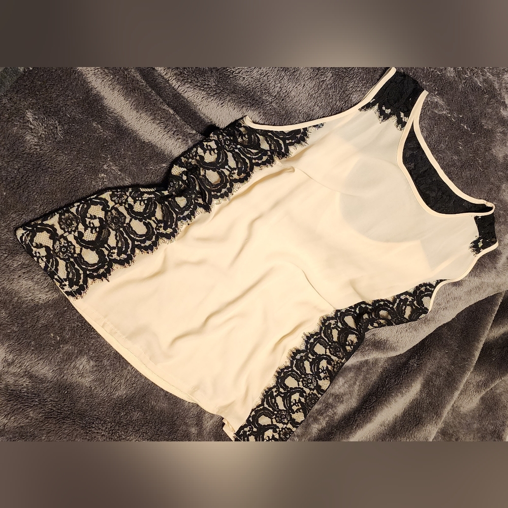 Lane Bryant. Sleeveless Off-White/Cream Blouse w/ Black Lace. Women's Plus Size.